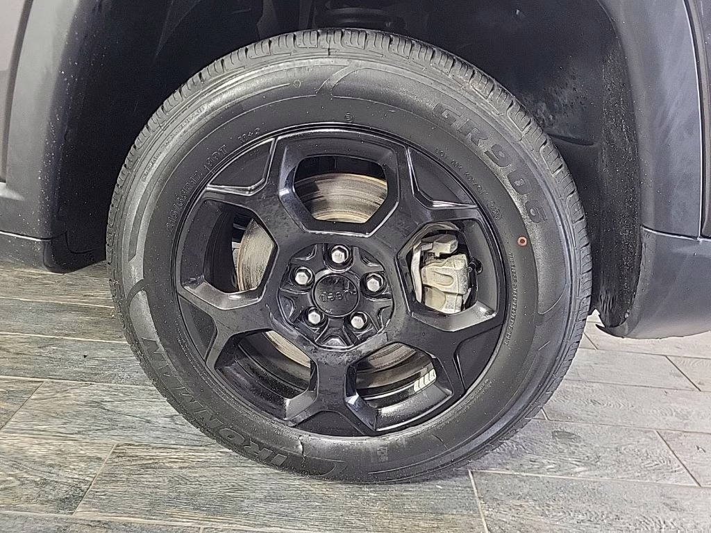 2023 Granite Crystal Metallic Clearcoat Jeep Compass Trailhawk 4X4 SUV