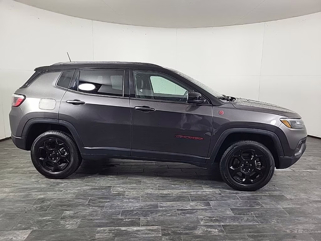 2023 Granite Crystal Metallic Clearcoat Jeep Compass Trailhawk 4X4 SUV