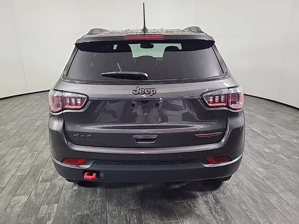 2023 Granite Crystal Metallic Clearcoat Jeep Compass Trailhawk 4X4 SUV