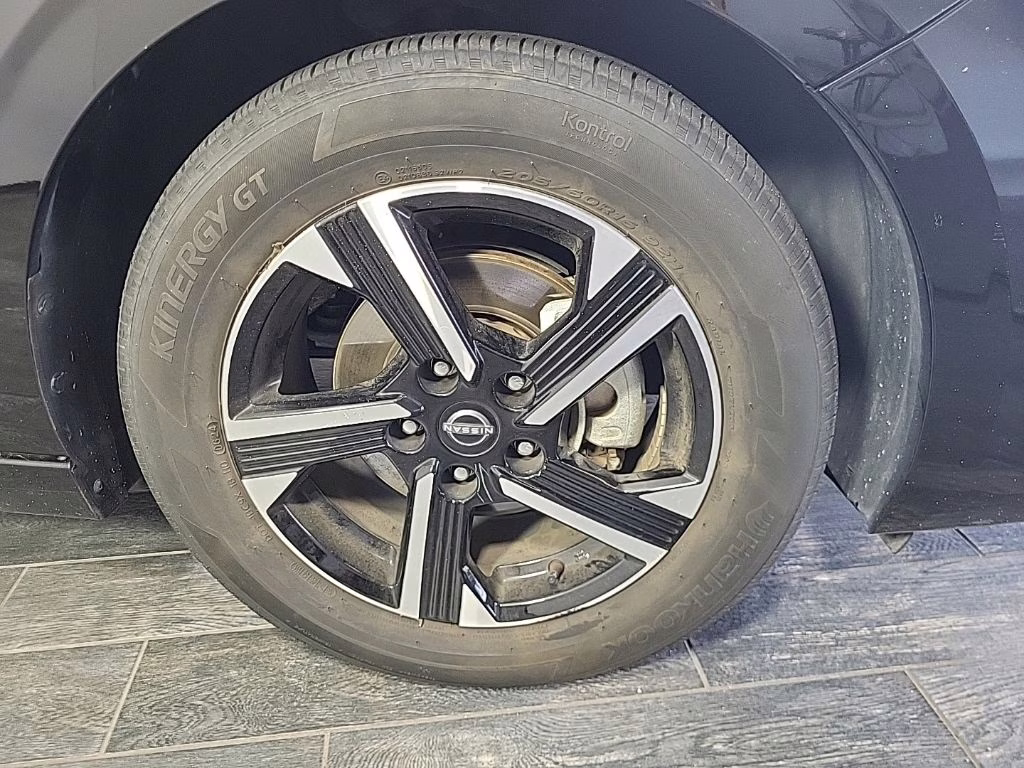 2024 Atlantic Gray Metallic/Super Black Nissan Sentra SV FWD Sedan