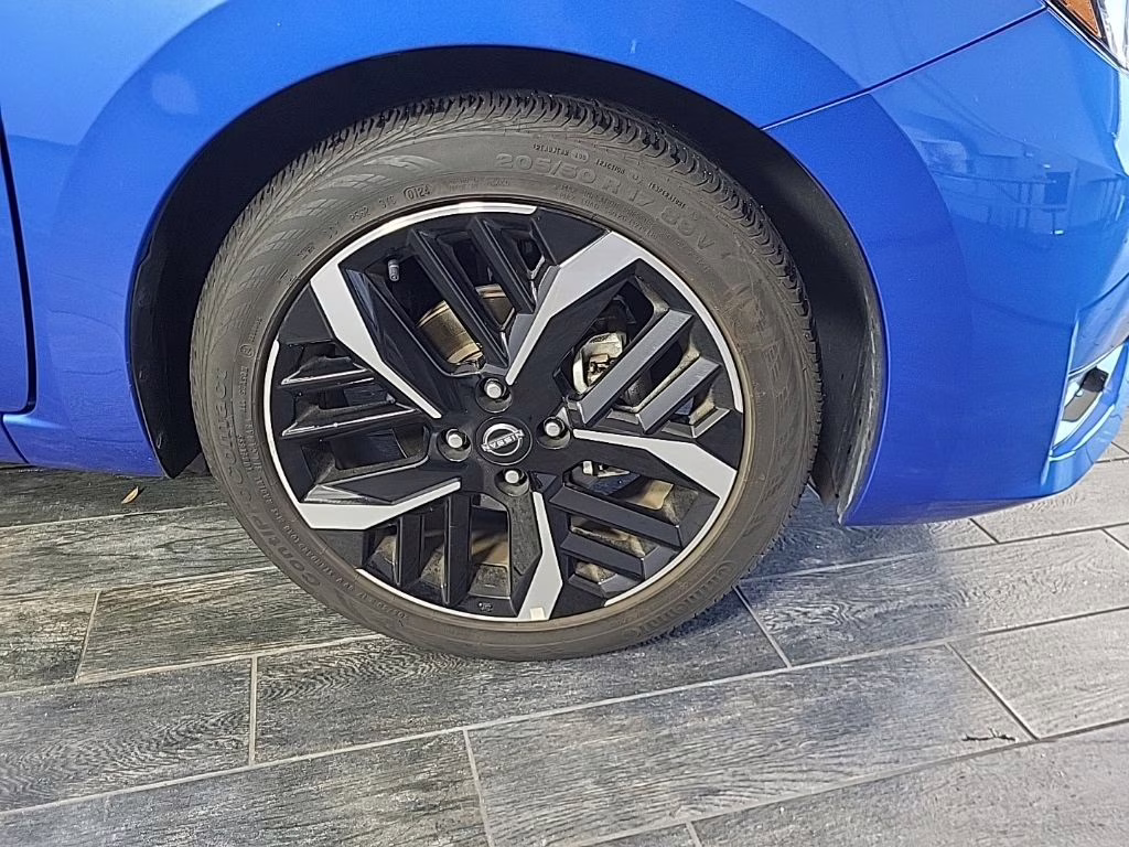 2024 Electric Blue Metallic Nissan Versa 1.6 SR FWD Sedan