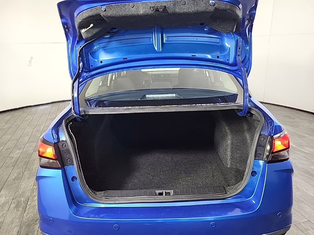 2024 Electric Blue Metallic Nissan Versa 1.6 SR FWD Sedan