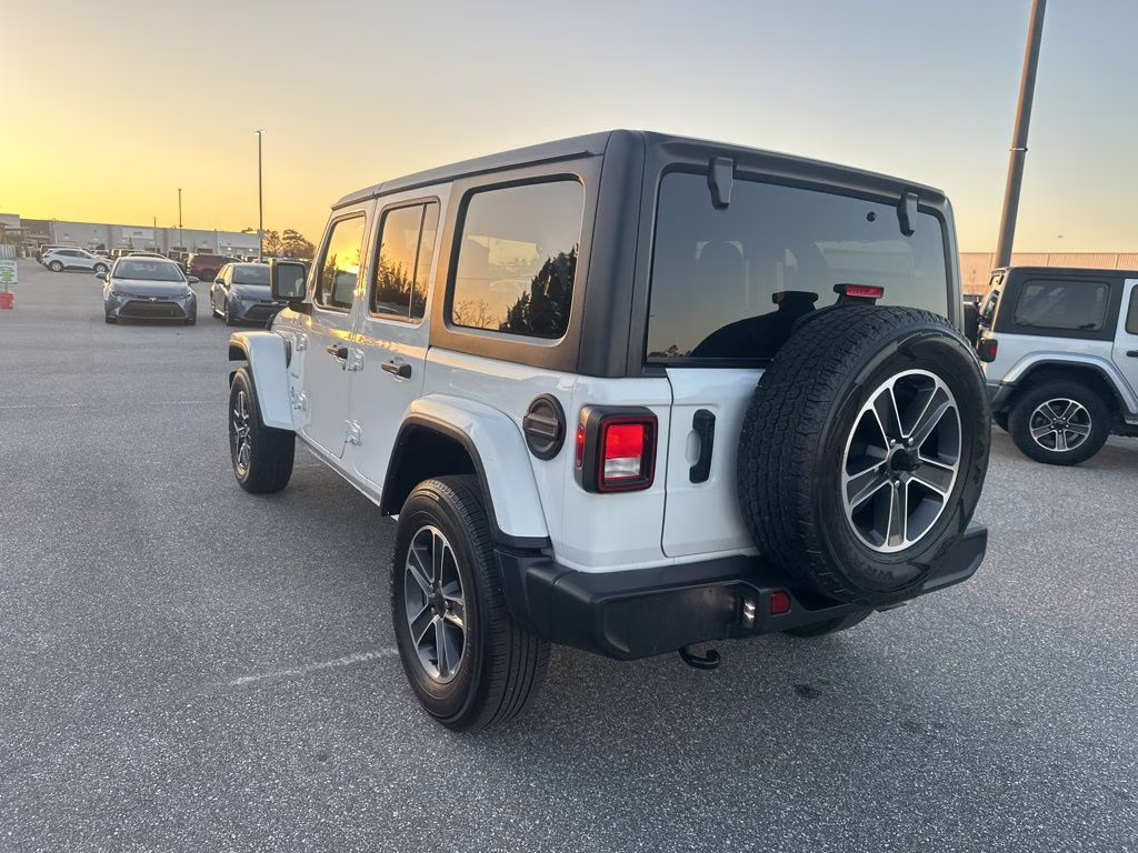 2023 Bright White Clearcoat Jeep Wrangler Sahara 4X4 SUV