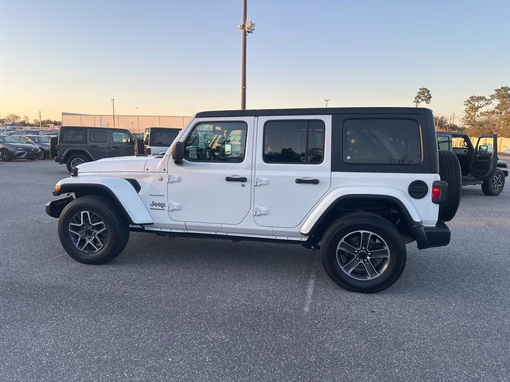 2023 Bright White Clearcoat Jeep Wrangler Sahara 4X4 SUV