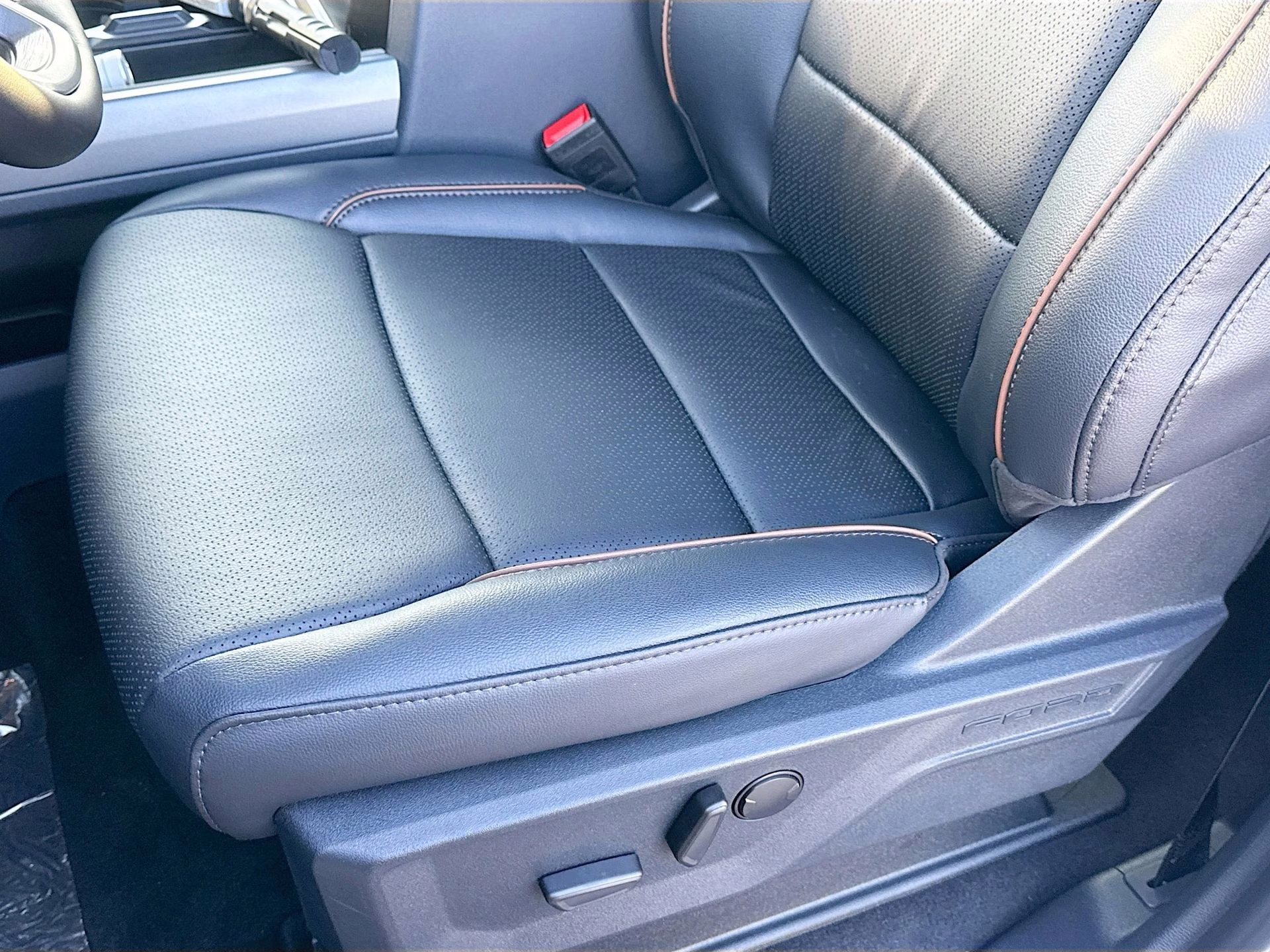 2026 Star White Metallic Tri-Coat Ford Super Duty F-250 SRW Lariat 4X4 Truck