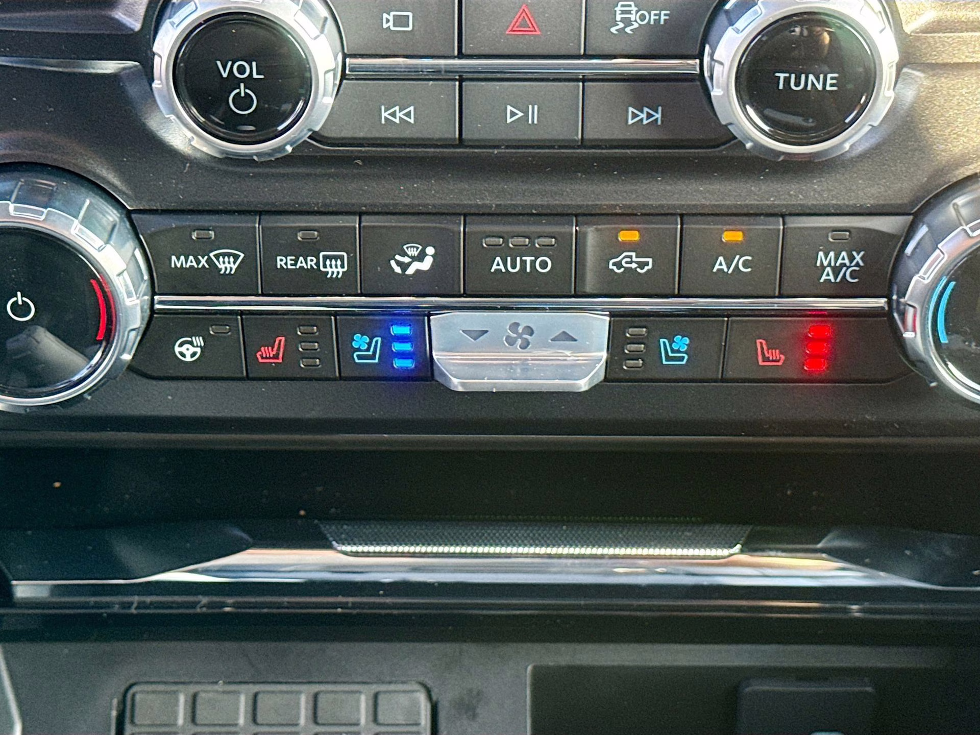 2026 Star White Metallic Tri-Coat Ford Super Duty F-250 SRW Lariat 4X4 Truck