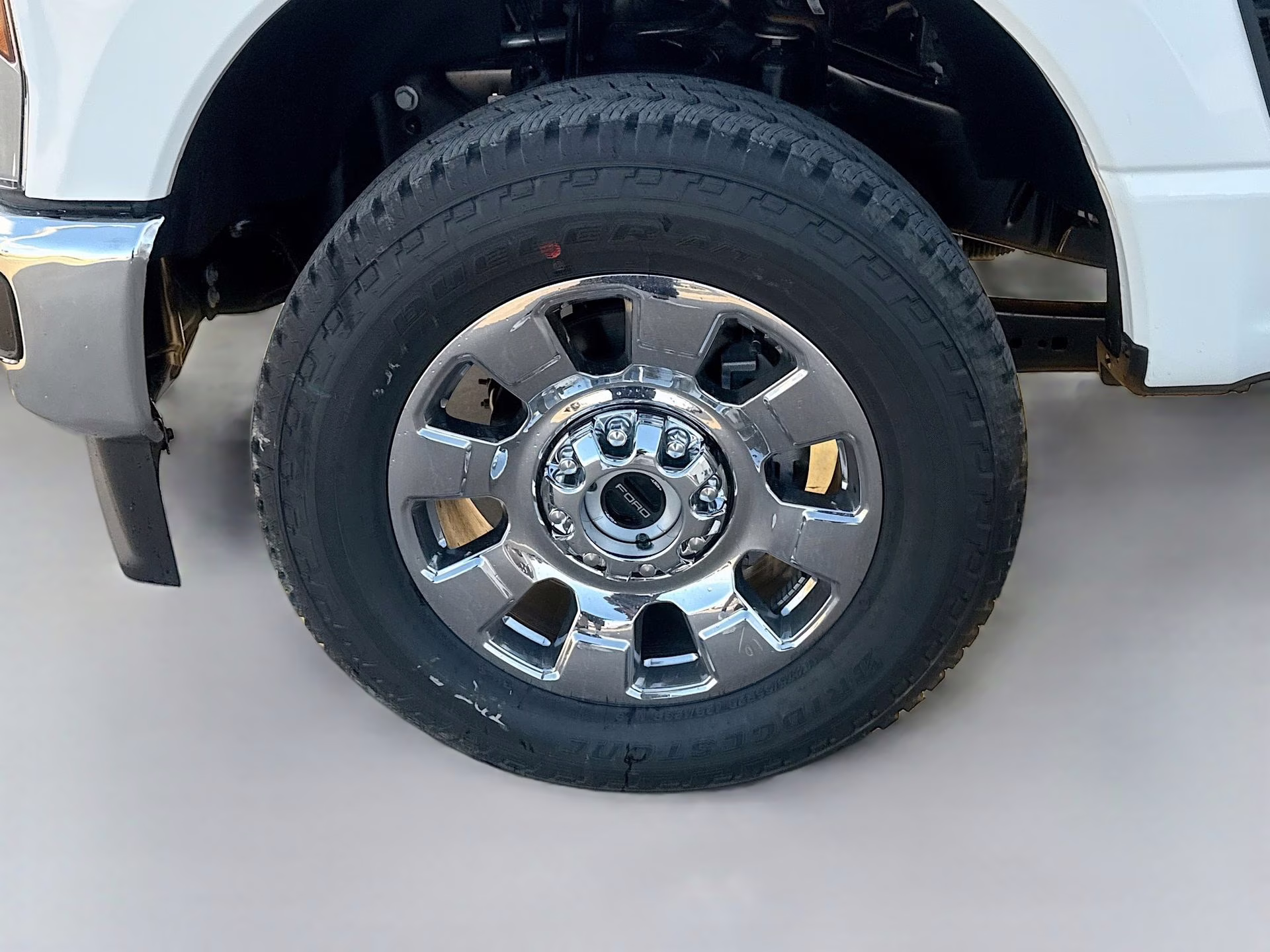 2026 Star White Metallic Tri-Coat Ford Super Duty F-250 SRW Lariat 4X4 Truck