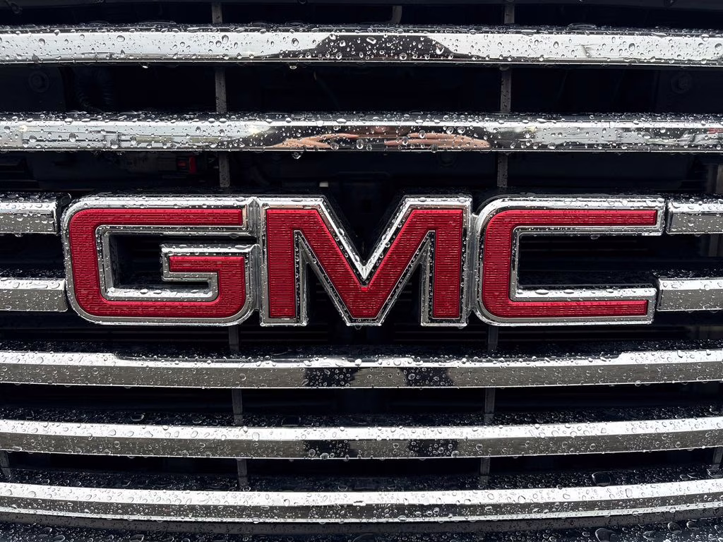 2018 Summit White GMC Yukon SLT 4X4 SUV