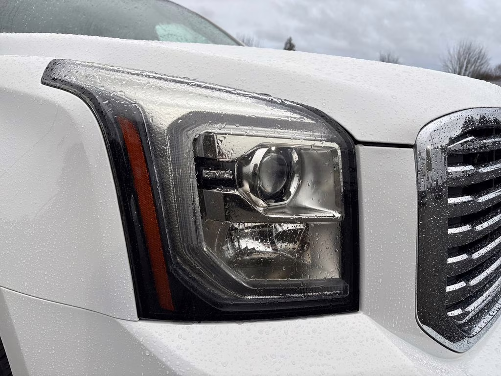 2018 Summit White GMC Yukon SLT 4X4 SUV