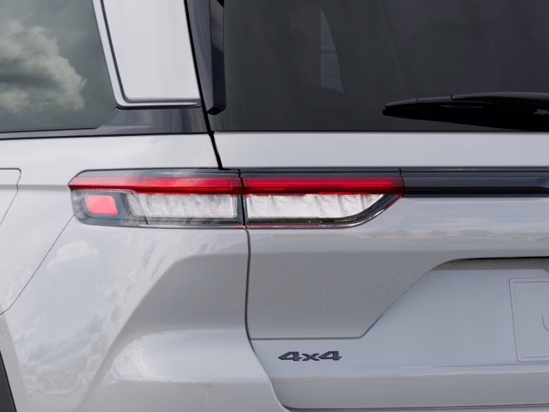 2026 Bright White Clearcoat Jeep Grand Cherokee Laredo 4X4 SUV