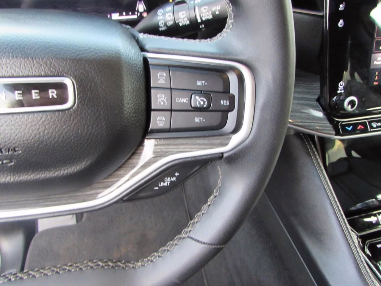 2022 Velvet Red Pearlcoat Jeep Wagoneer 4WD Series II 4X4 SUV