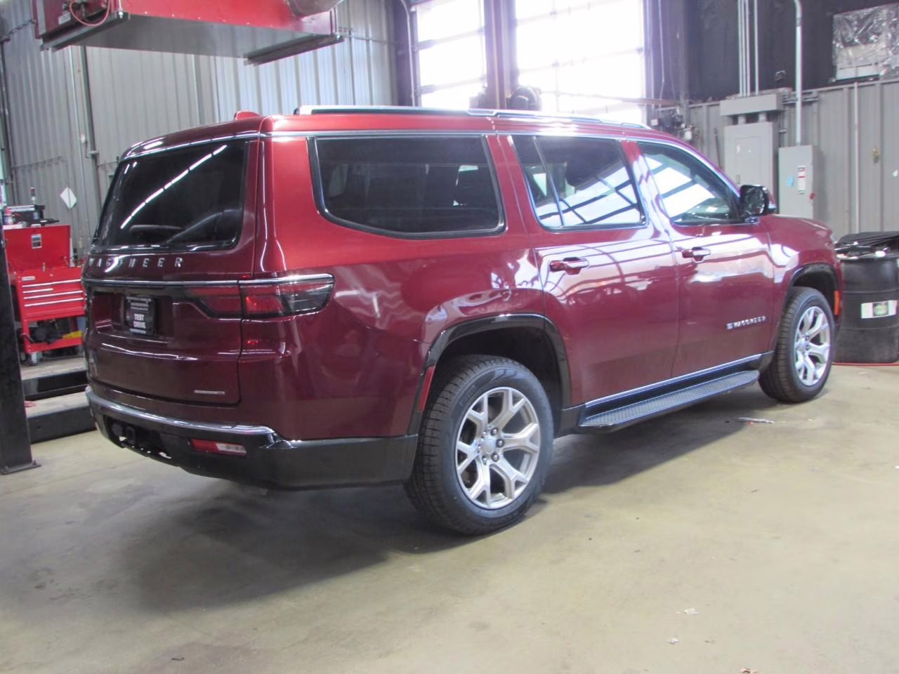 2022 Velvet Red Pearlcoat Jeep Wagoneer 4WD Series II 4X4 SUV