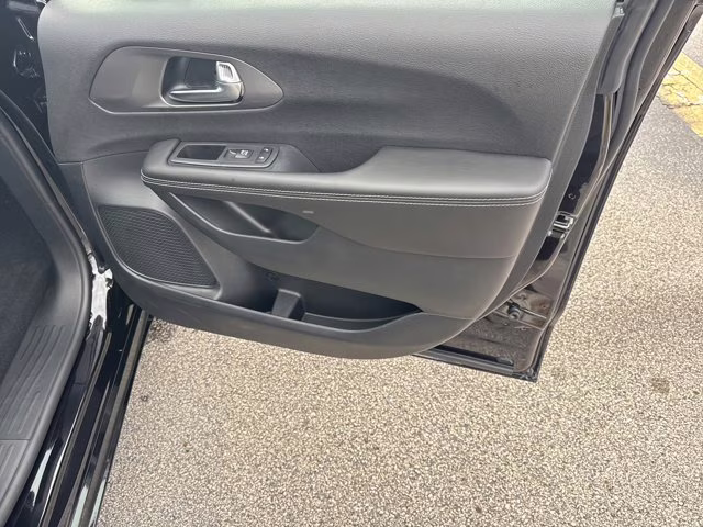 2026 Diamond Black Crystal Pearlcoat Chrysler Voyager LX FWD Van