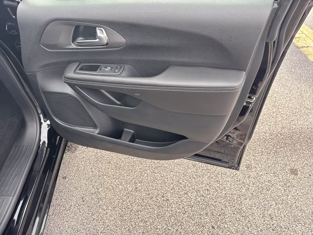 2026 Diamond Black Crystal Pearlcoat Chrysler Voyager LX FWD Van