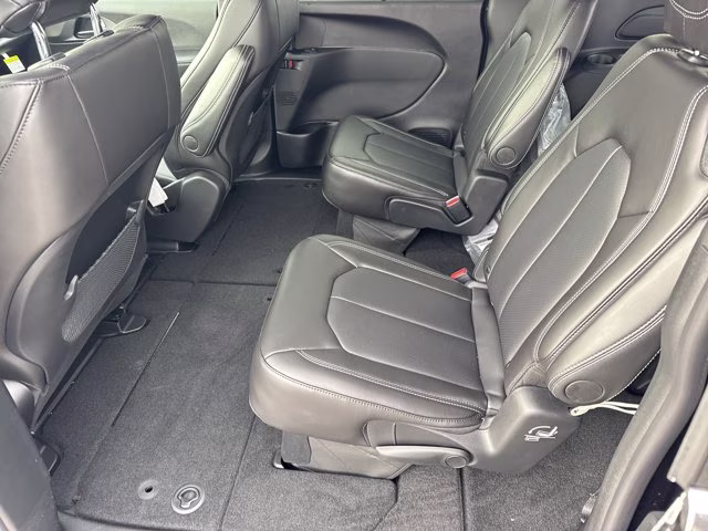 2026 Diamond Black Crystal Pearlcoat Chrysler Voyager LX FWD Van
