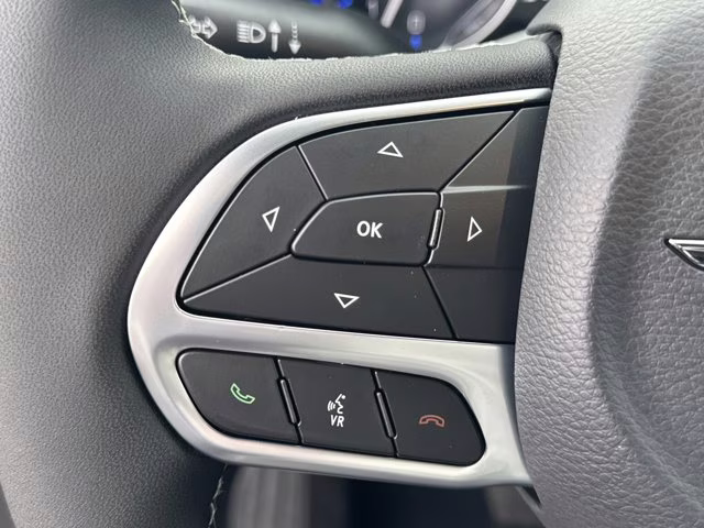 2026 Diamond Black Crystal Pearlcoat Chrysler Voyager LX FWD Van