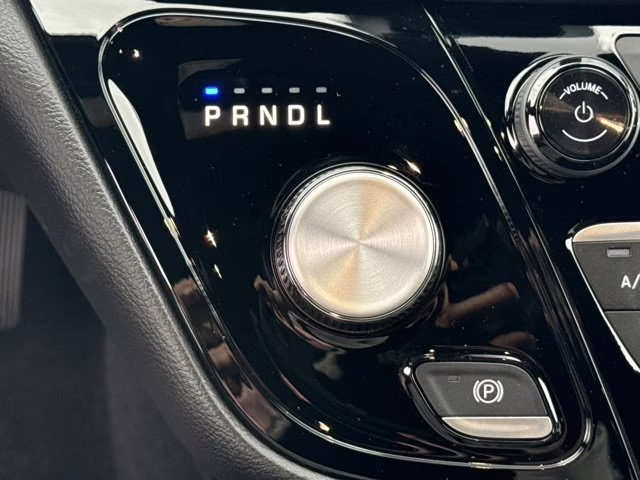 2026 Diamond Black Crystal Pearlcoat Chrysler Voyager LX FWD Van