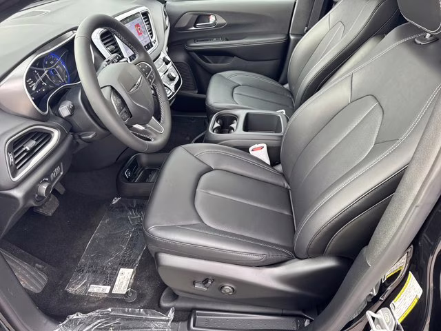 2026 Diamond Black Crystal Pearlcoat Chrysler Voyager LX FWD Van