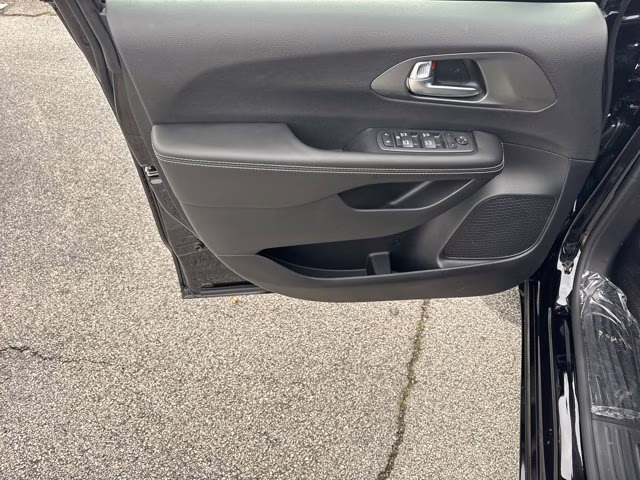 2026 Diamond Black Crystal Pearlcoat Chrysler Voyager LX FWD Van