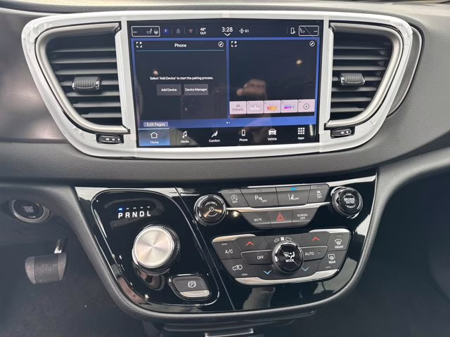 2026 Diamond Black Crystal Pearlcoat Chrysler Voyager LX FWD Van