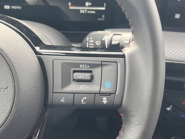 2026 Gun Metallic/Scarlet Ember Tintcoat Nissan Kicks SR FWD SUV