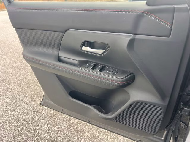 2026 Gun Metallic/Scarlet Ember Tintcoat Nissan Kicks SR FWD SUV