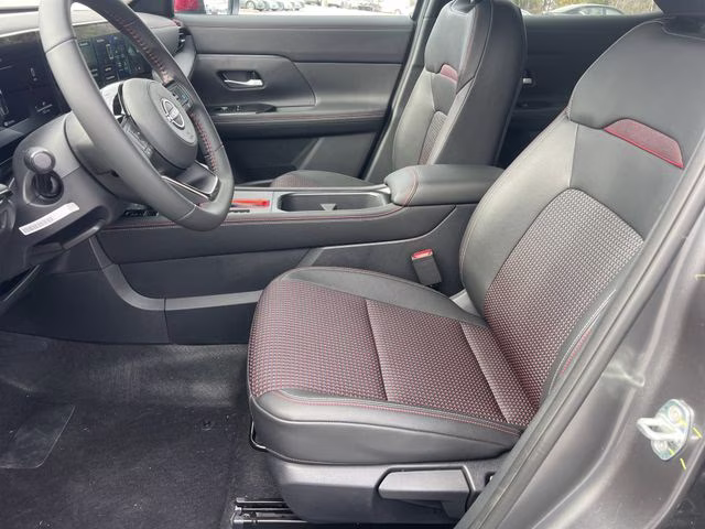 2026 Gun Metallic/Scarlet Ember Tintcoat Nissan Kicks SR FWD SUV