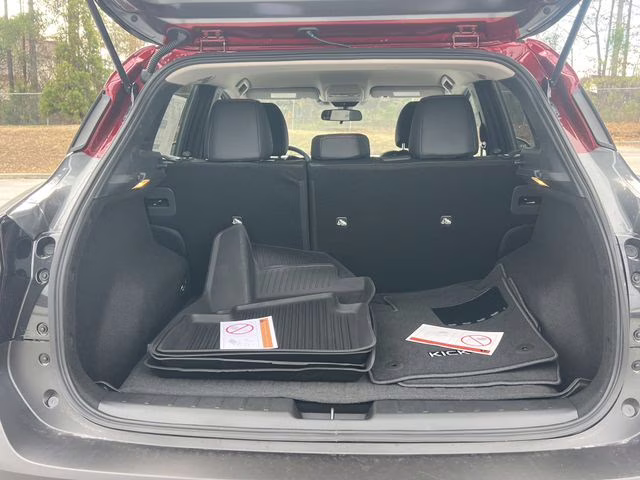 2026 Gun Metallic/Scarlet Ember Tintcoat Nissan Kicks SR FWD SUV