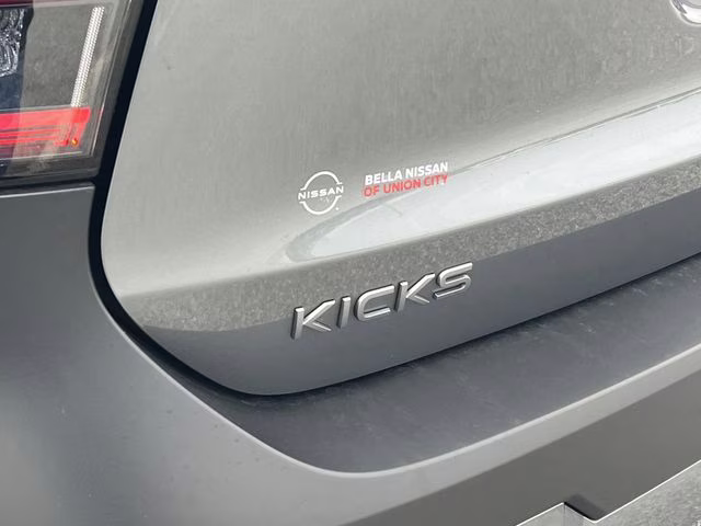 2026 Gun Metallic/Scarlet Ember Tintcoat Nissan Kicks SR FWD SUV