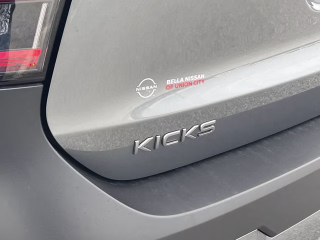 2026 Gun Metallic/Scarlet Ember Tintcoat Nissan Kicks SR FWD SUV