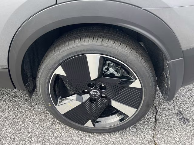 2026 Gun Metallic/Scarlet Ember Tintcoat Nissan Kicks SR FWD SUV