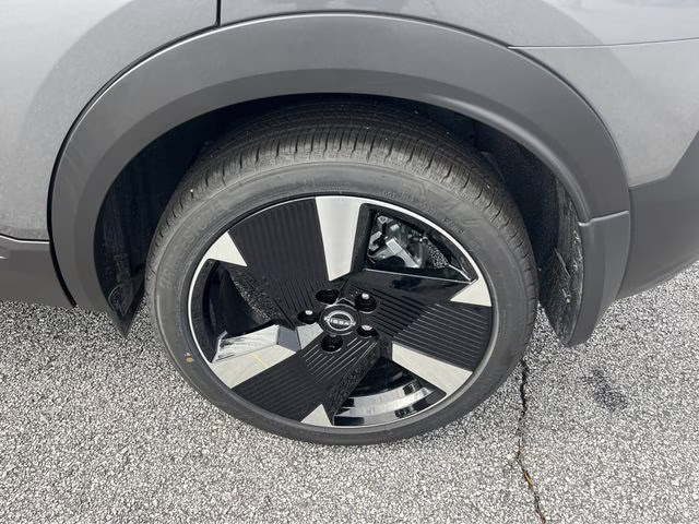 2026 Gun Metallic/Scarlet Ember Tintcoat Nissan Kicks SR FWD SUV