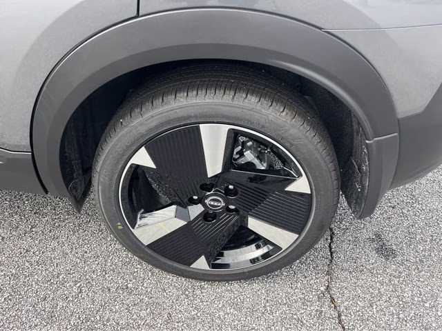 2026 Gun Metallic/Scarlet Ember Tintcoat Nissan Kicks SR FWD SUV