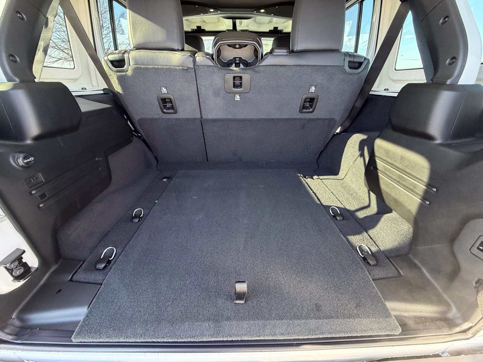 2026 Bright White Clearcoat Jeep Wrangler Sahara 4X4 SUV