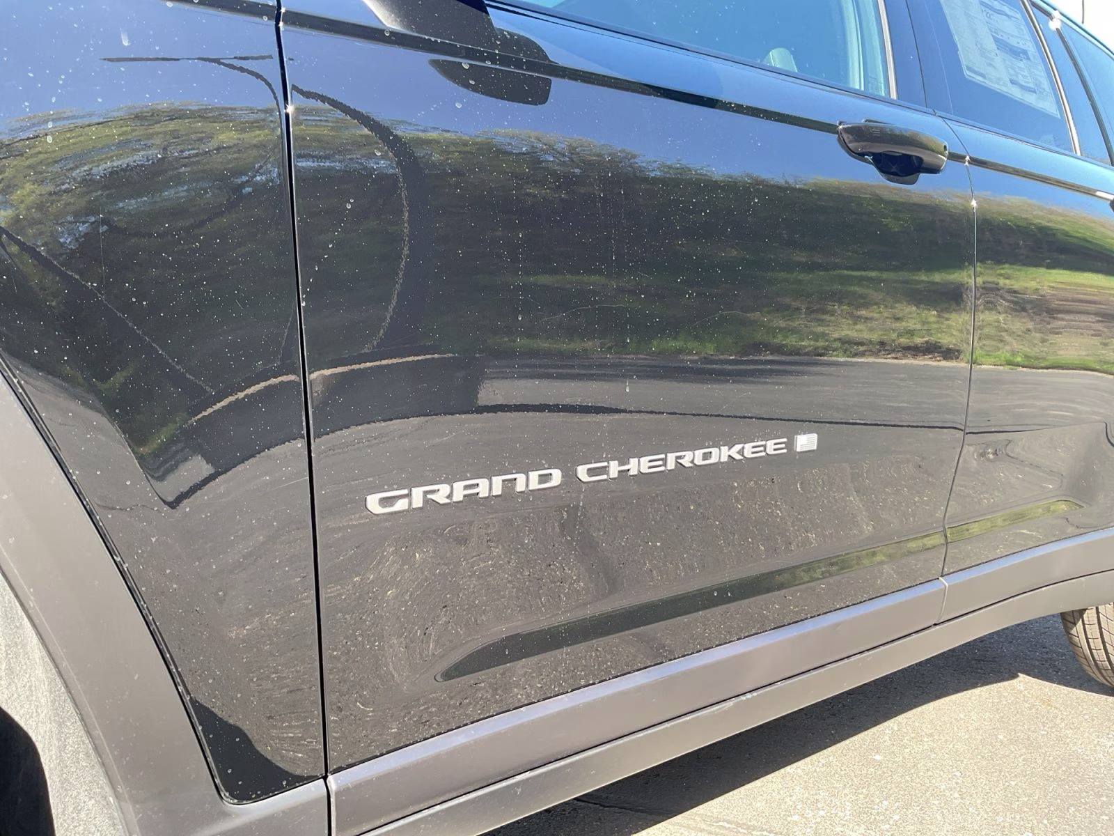 2025 Diamond Black Crystal Pearlcoat Jeep Grand Cherokee Laredo X 4X4 SUV