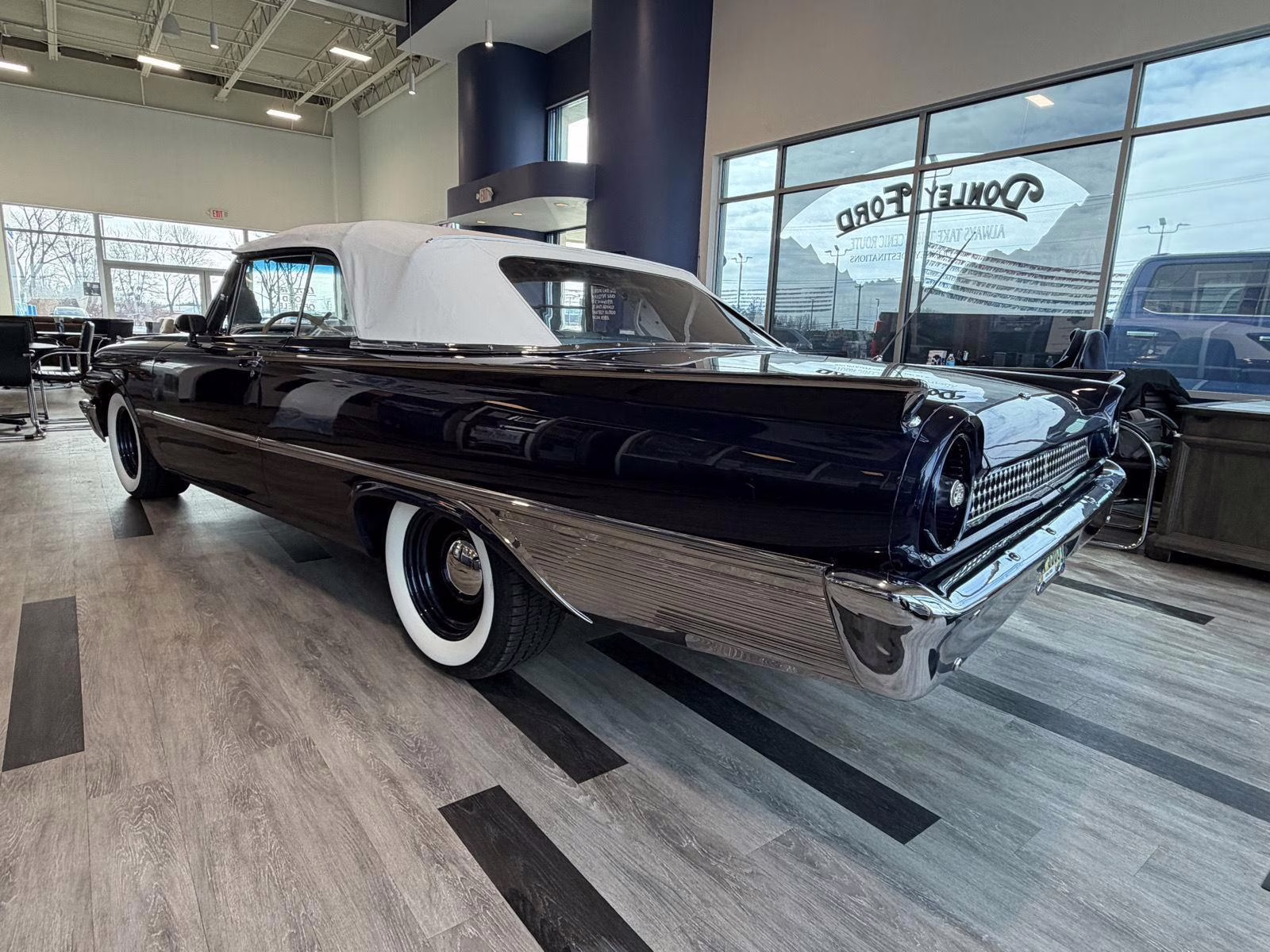 1961 CHESAPEAK BLUE METALLIC Ford Galaxy Sunliner Convertible Sunliner Convertible RWD Convertible