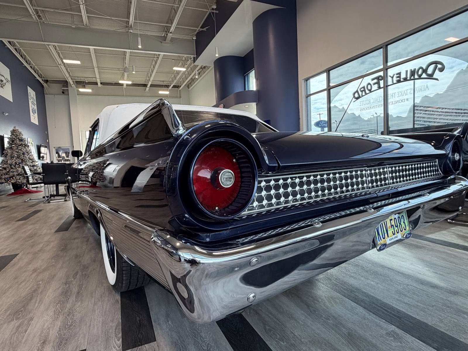 1961 CHESAPEAK BLUE METALLIC Ford Galaxy Sunliner Convertible Sunliner Convertible RWD Convertible