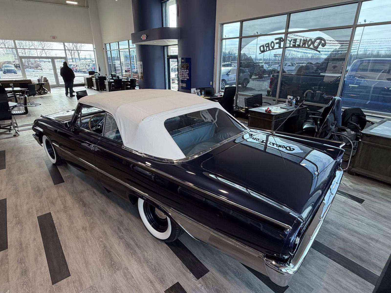 1961 CHESAPEAK BLUE METALLIC Ford Galaxy Sunliner Convertible Sunliner Convertible RWD Convertible