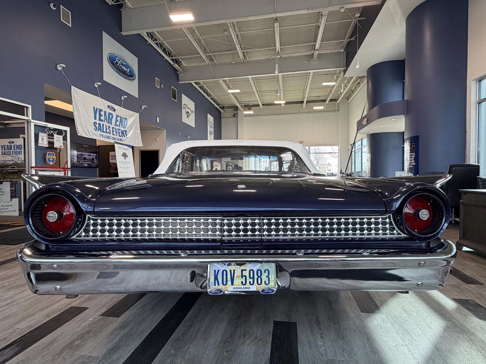 1961 CHESAPEAK BLUE METALLIC Ford Galaxy Sunliner Convertible Sunliner Convertible RWD Convertible