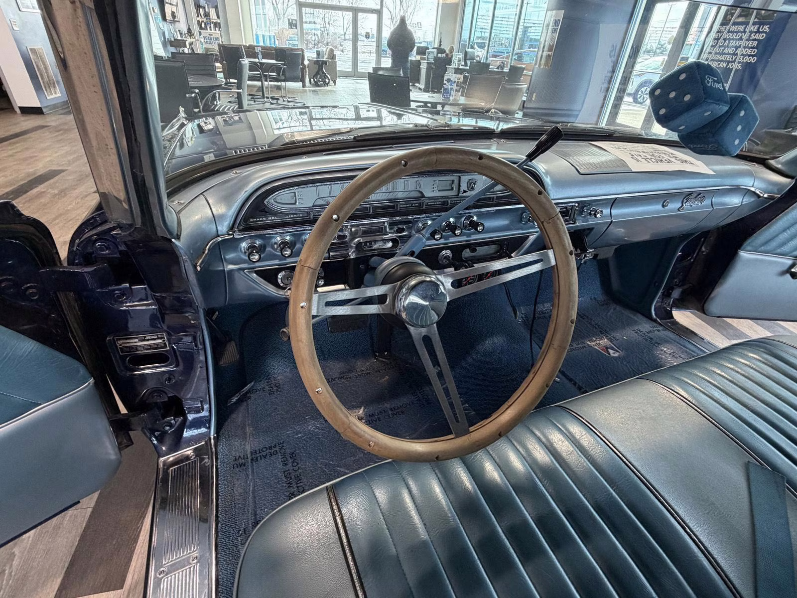 1961 CHESAPEAK BLUE METALLIC Ford Galaxy Sunliner Convertible Sunliner Convertible RWD Convertible