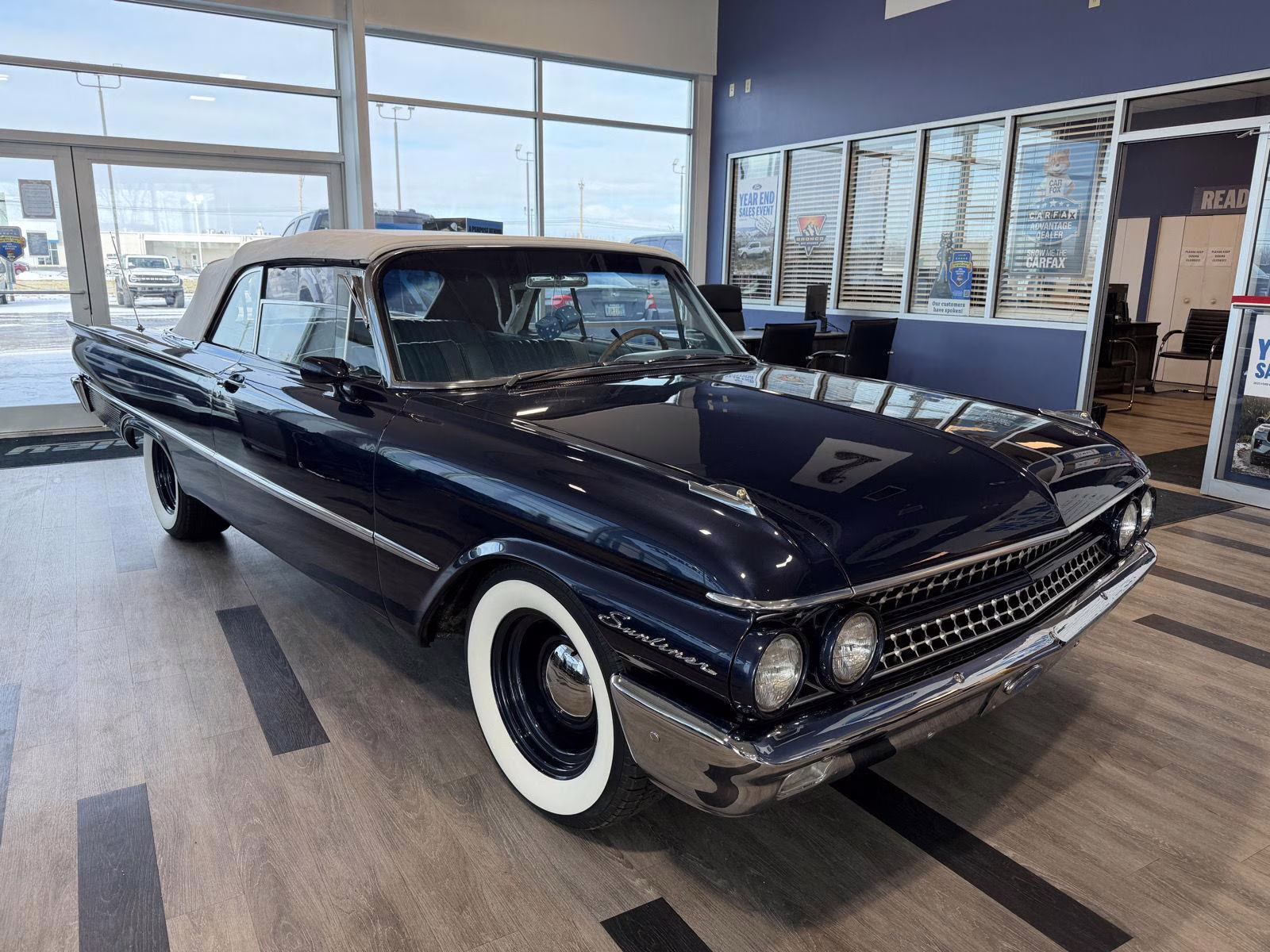 1961 CHESAPEAK BLUE METALLIC Ford Galaxy Sunliner Convertible Sunliner Convertible RWD Convertible
