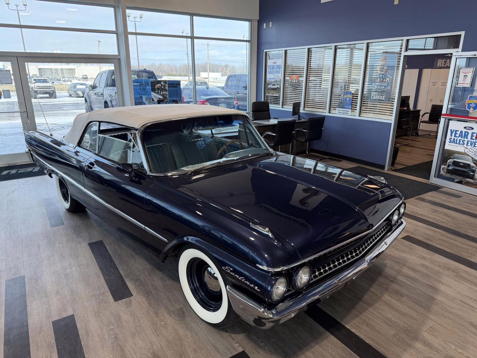 1961 CHESAPEAK BLUE METALLIC Ford Galaxy Sunliner Convertible Sunliner Convertible RWD Convertible