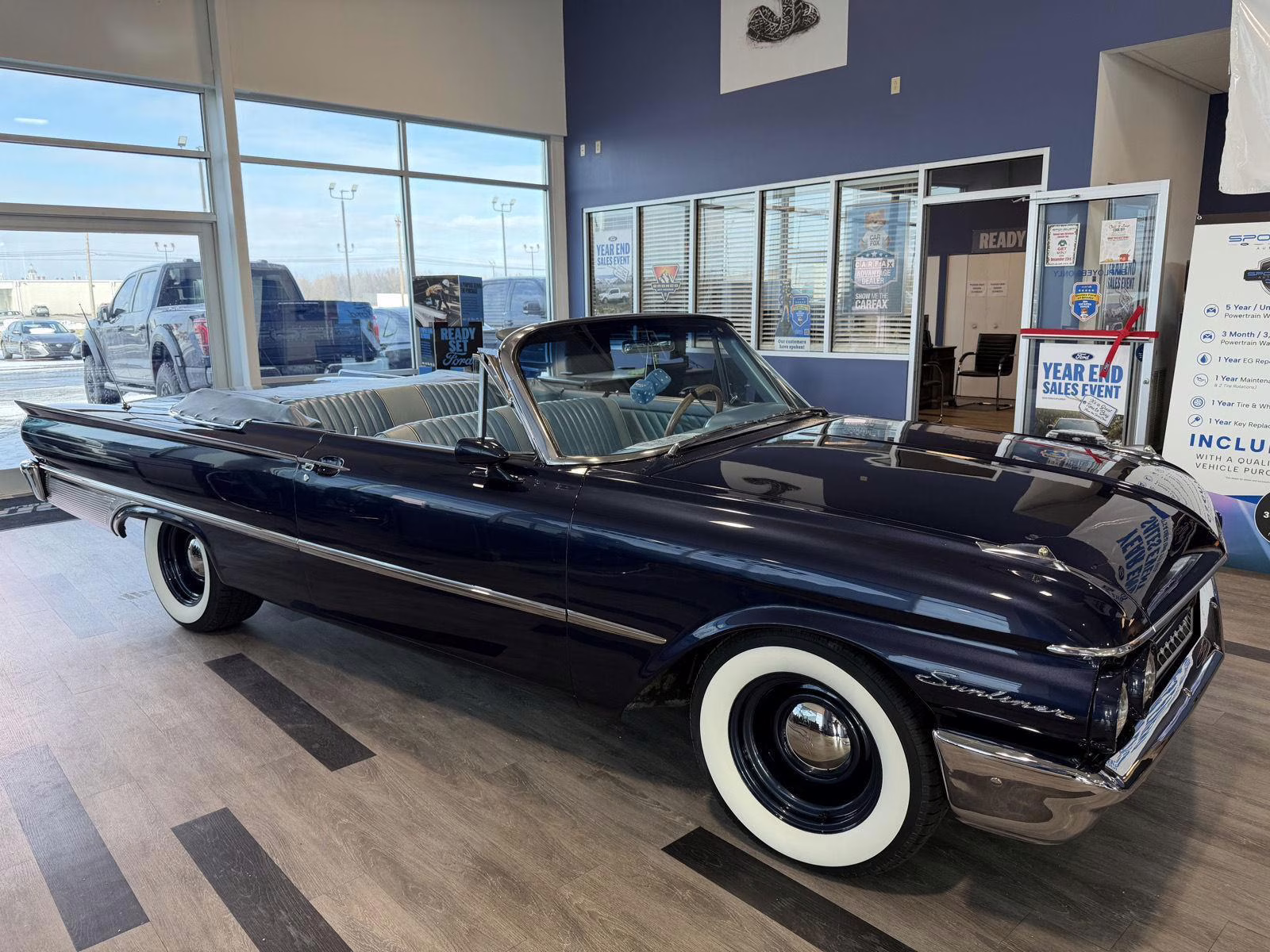 1961 CHESAPEAK BLUE METALLIC Ford Galaxy Sunliner Convertible Sunliner Convertible RWD Convertible