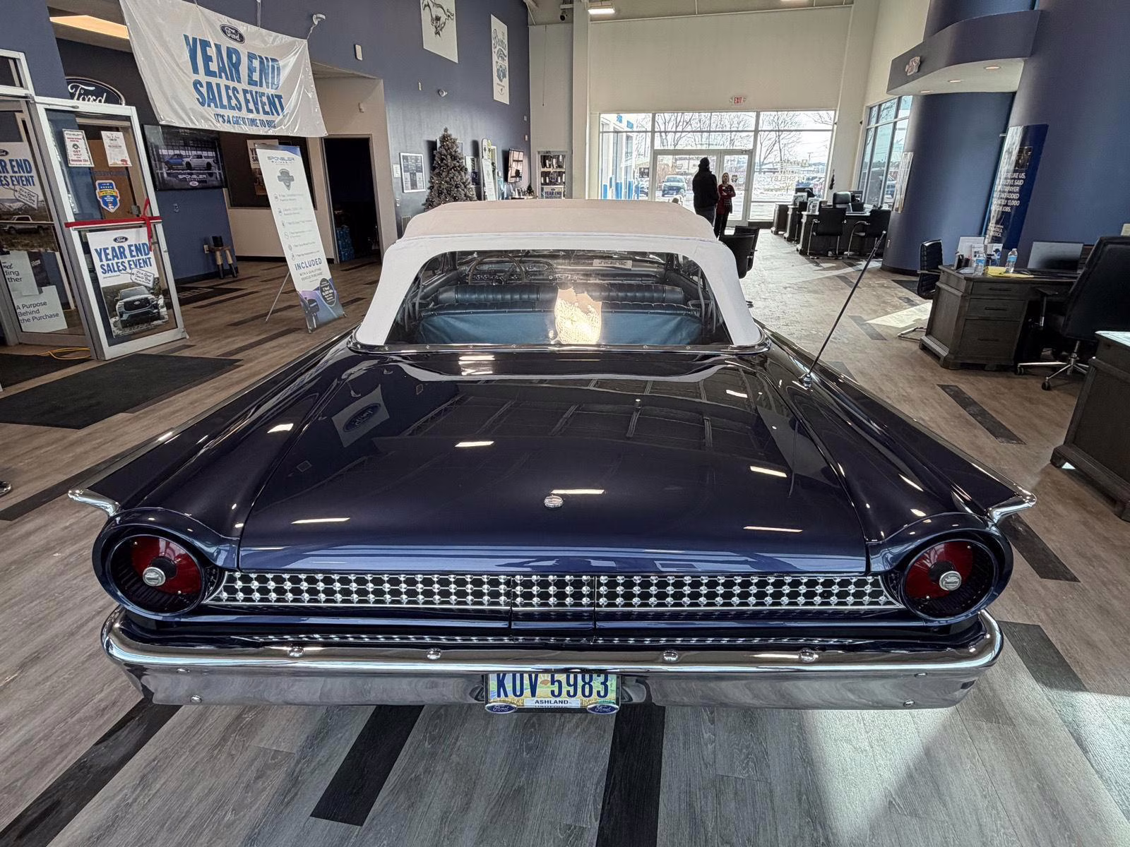 1961 CHESAPEAK BLUE METALLIC Ford Galaxy Sunliner Convertible Sunliner Convertible RWD Convertible