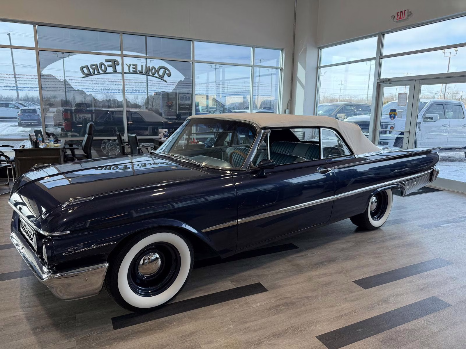 1961 CHESAPEAK BLUE METALLIC Ford Galaxy Sunliner Convertible Sunliner Convertible RWD Convertible