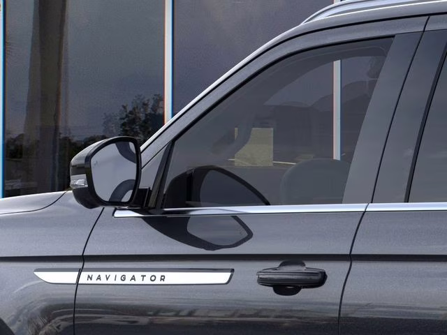 2025 Starlight Gray Premium Colorant Lincoln Navigator L Reserve 4X4 SUV