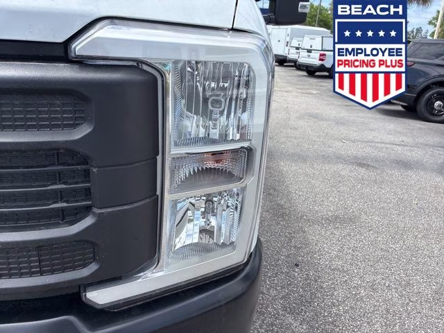 2026 Oxford White Ford Super Duty F-250 SRW XL 4X4 Truck