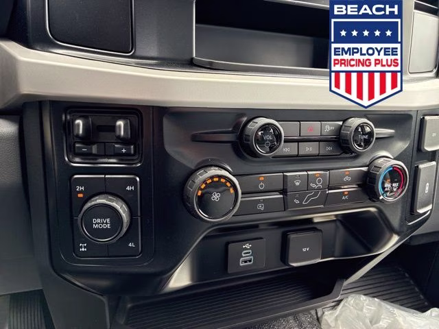 2026 Oxford White Ford Super Duty F-250 SRW XL 4X4 Truck