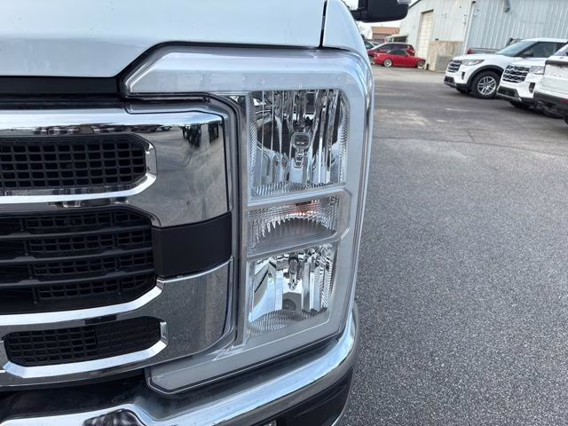 2026 Oxford White Ford Super Duty F-350 DRW XL DRW 4X4 Truck