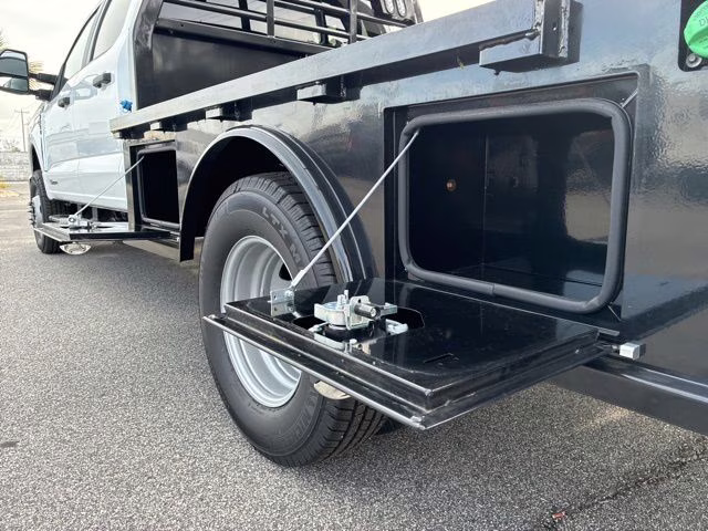 2026 Oxford White Ford Super Duty F-350 DRW XL DRW 4X4 Truck